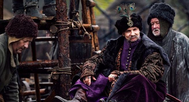 Ile zarabiają statyści na planie serialu „1670”? Producent zabrał głos