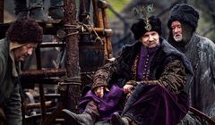 Ile zarabiają statyści na planie serialu „1670”? Producent zabrał głos