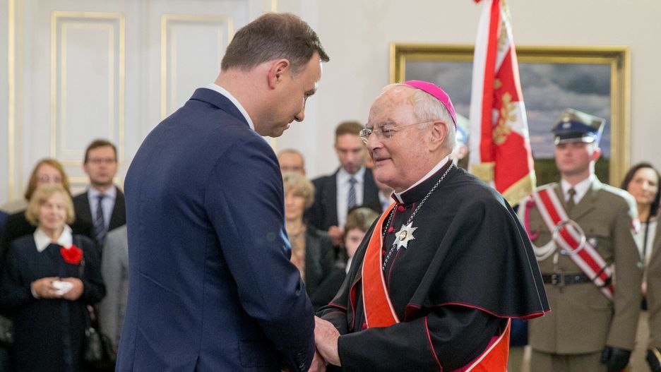 Obchody ?wi?ta Niepodleg?o?ci w Warszawie11.11.2015 Warszawa Uroczystosci zwiazane z obchodami Swieta Niepoleglosci.  Belweder . Prezydent Andrzej Duda  wreczyl odznaczenia panstwowe Krzyza Wielkiego Orderu Odrodzenia Polski   n/z  prezydent RP Andrzj Duda , metropolita warszawsko-praski bp Henryk Hoser   fot. Andrzej Iwanczuk/REPORTERAndrzej Iwanczuk/REPORTER