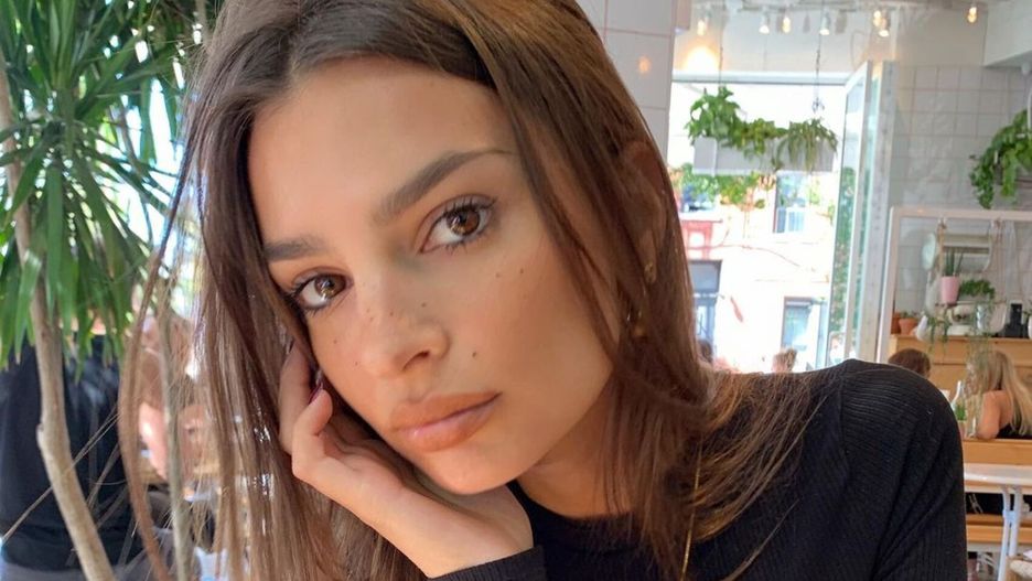 Odsłonięte ciało wpisuje się w styl Emily Ratajkowski Instagram/emrata
