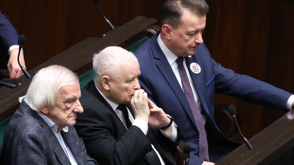 2. posiedzenie Sejmu X kadencji
17.01.2024 Warszawa 2. posiedzenie Sejmu X kadencji Fot. Jacek Dominski/REPORTER
N/z: Ryszard Terlecki, Jaroslaw Kaczynski, Mariusz Blaszczak
Jacek Dominski/REPORTER