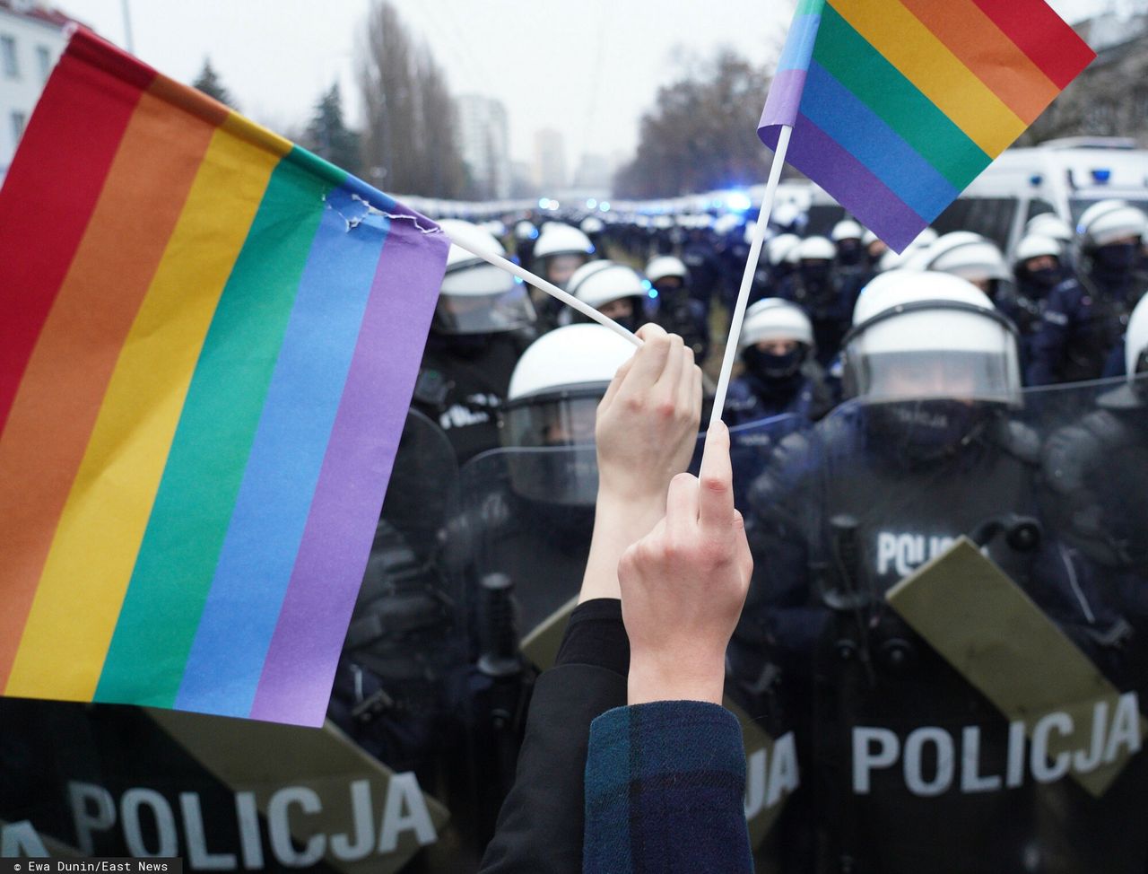 "Kochajcie mnie, mamo i tato". Akcja wsparcia dla nastolatków LGBT