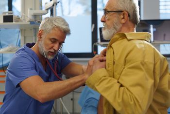 Ważniejsza niż poziom cholesterolu. Zdradza ryzyko zawału, udaru