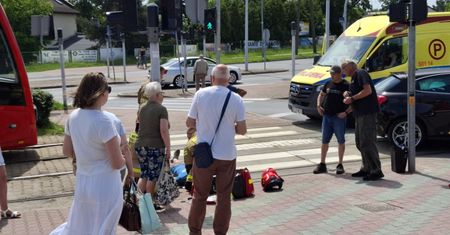 Wypadek w Częstochowie: doszło do zderzenia samochodu z tramwajem na ruchliwym skrzyżowaniu