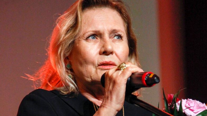 Grażyna Szapołowska przestrzega młodych przed wypadkami na pasach