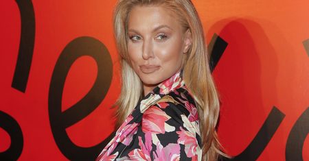 Karolina Pajączkowska jest w kamizelce kuloodpornej. Internauci ostro z niej zakpili