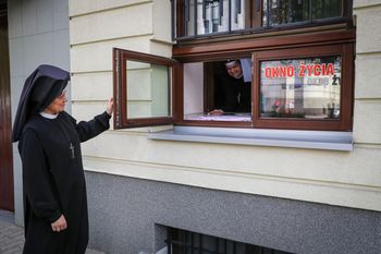 Noworodek w Oknie Życia. Chłopiec miał jeszcze pępowinę