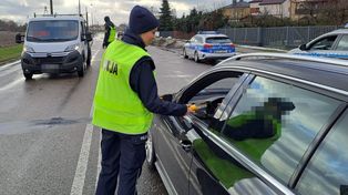 Jechał po pijaku. Zostawił auto i zaczął uciekać przed policjantami