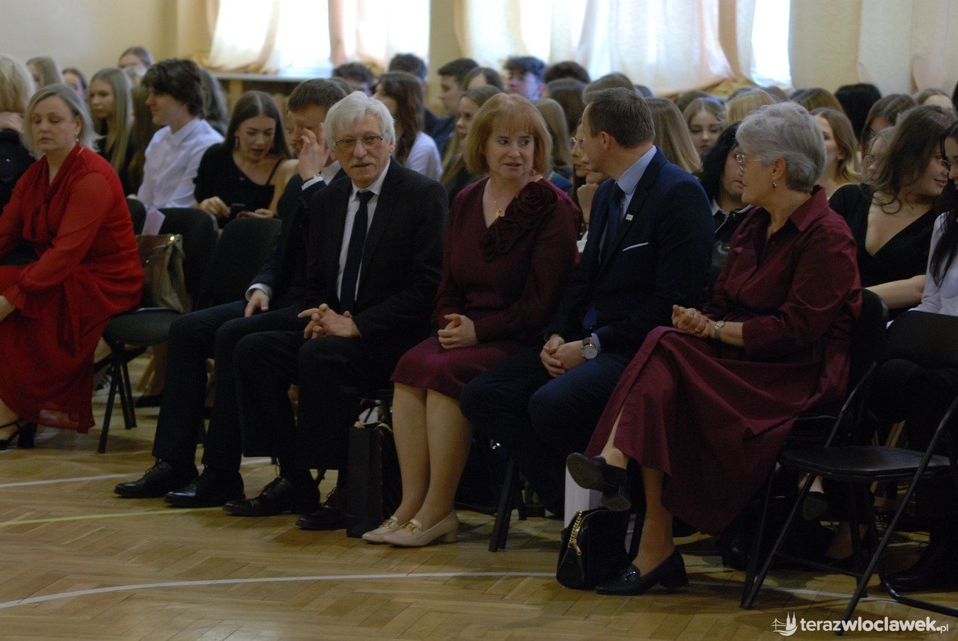 zakończenie roku klas maturalnych w II LO we Włocławku