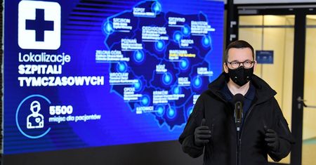 Koronawirus. 13 miesięcy walki z pandemią. Polacy ocenili, jak radzi sobie rząd