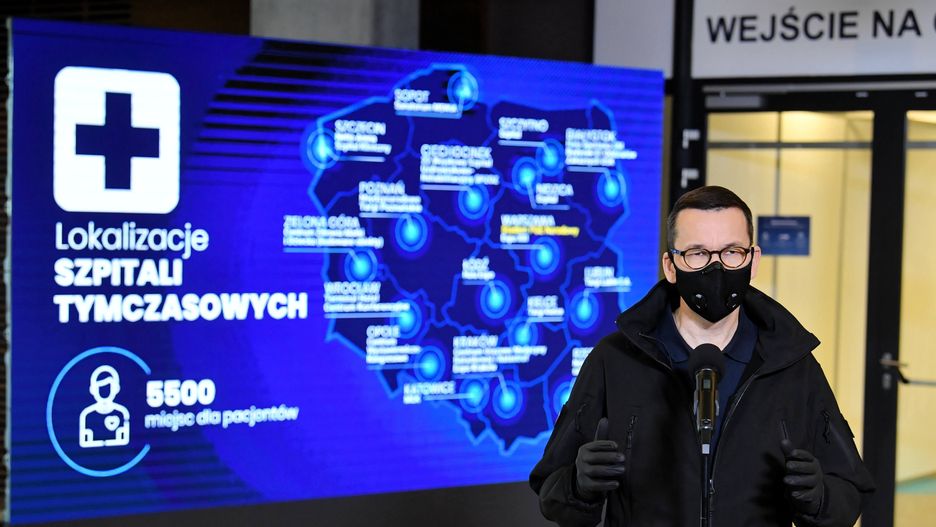 13 miesięcy walki z pandemią. Polacy ocenili, jak radzi sobie rząd