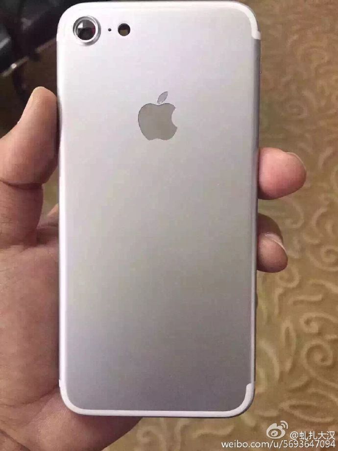 iPhone 7 na najlepszym dotychczas zdjęciu. Będzie miał 4 głośniki? 2