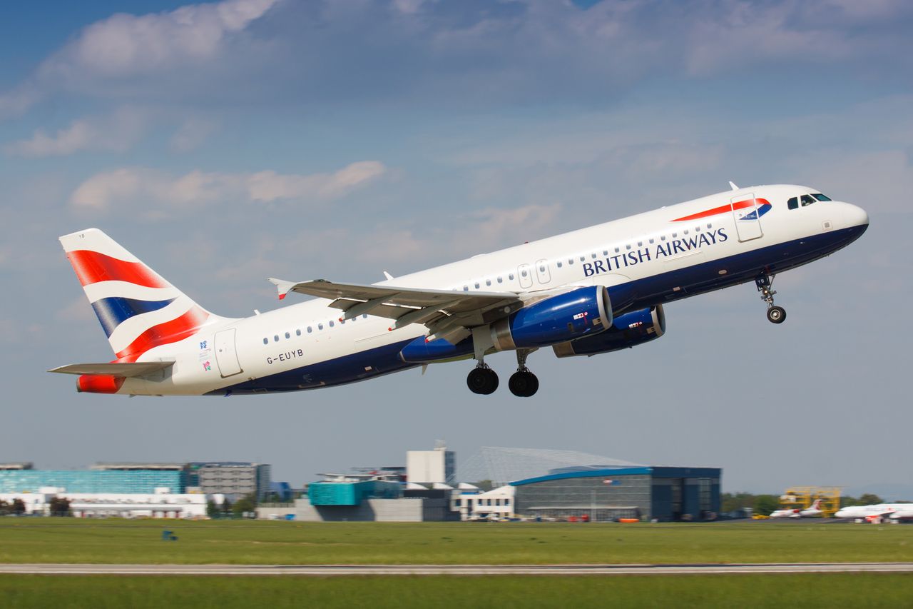 Pieniądze klientów British Airways zagrożone – skradziono pełne dane 380 tys. kart płatniczych