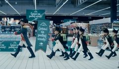 Mali Napoleonowie w kampanii oferty szkolnej w Carrefourze (wideo)