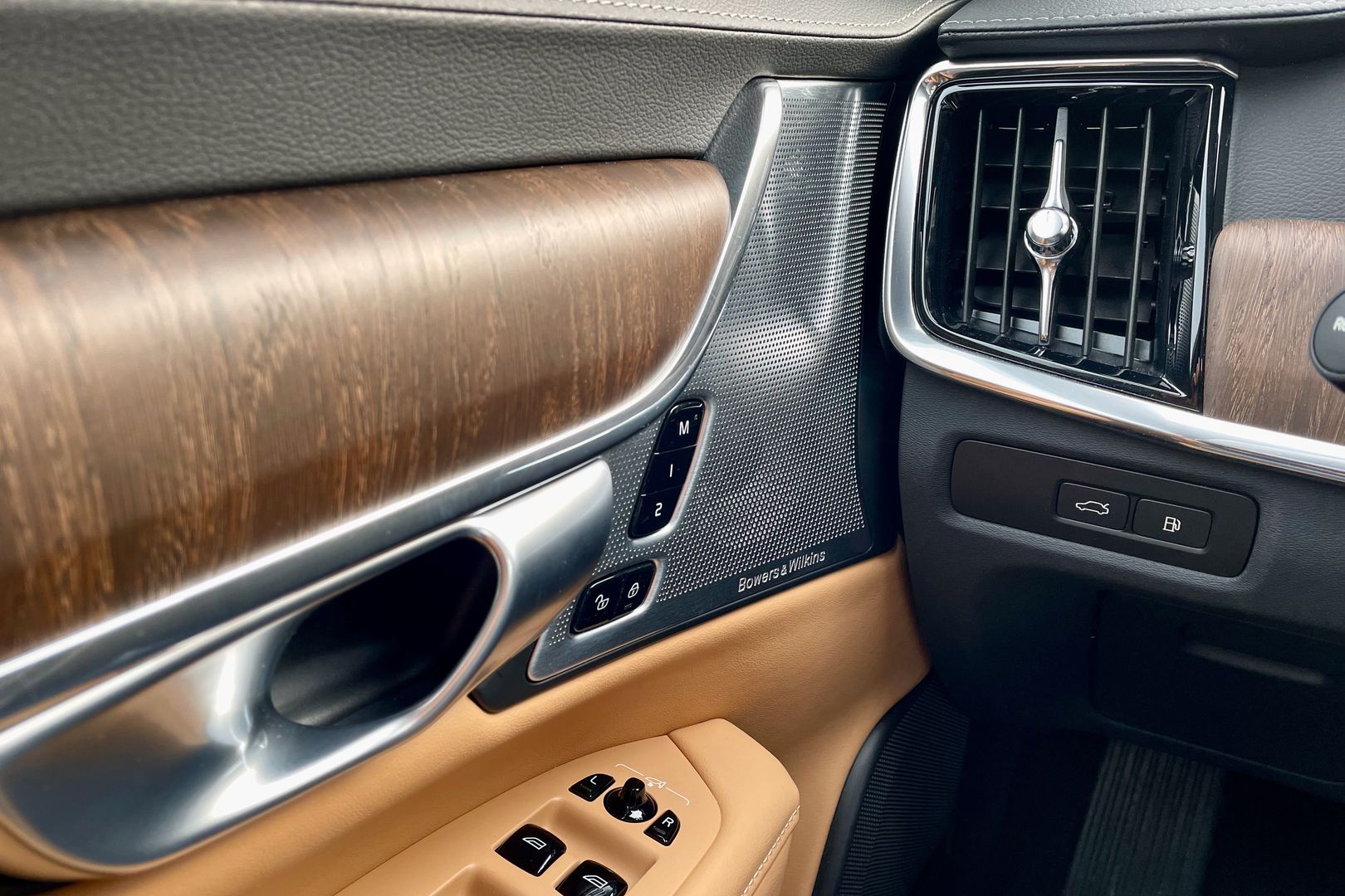 Volvo V90 T8