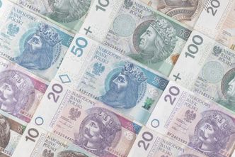 Kursy walut 18.11.2021. Czwartkowy kurs funta, euro, dolara i franka szwajcarskiego