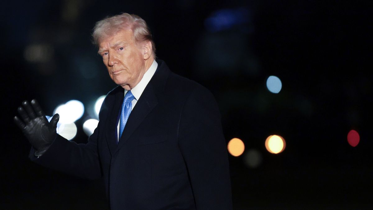 WASHINGTON, DC - FEBRUARY 19: U.S. President Donald Trump returns to the White House on February 19, 2025 in Washington, DC. Trump returned to the White House after spending the weekend and the first two days of the week in Florida. (Photo by Win McNamee/Getty Images)