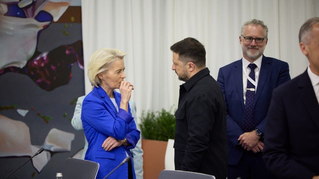 YEREVAN, ARMENIA - MAY 4: (----EDITORIAL USE ONLY - MANDATORY CREDIT - UKRAINIAN PRESIDENCY / HANDOUT' - NO MARKETING NO ADVERTISING CAMPAIGNS - DISTRIBUTED AS A SERVICE TO CLIENTS----) Ukraine's President Volodymyr Zelensky and European Commission President Ursula von der Leyen attend the 8th European Political Community (EPC) summit in Yerevan, Armenia on May 4, 2026. (Photo by Ukrainian Presidency/Anadolu via Getty Images)