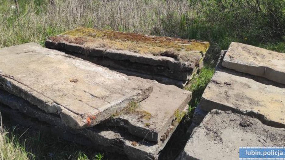 Skradzione w Rudnej płyty drogowe