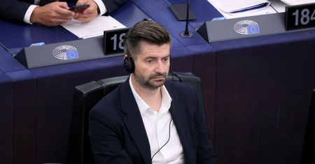 Krzysztof Śmiszek przechodzi "poważną terapię". Sam też zamieścił wpis