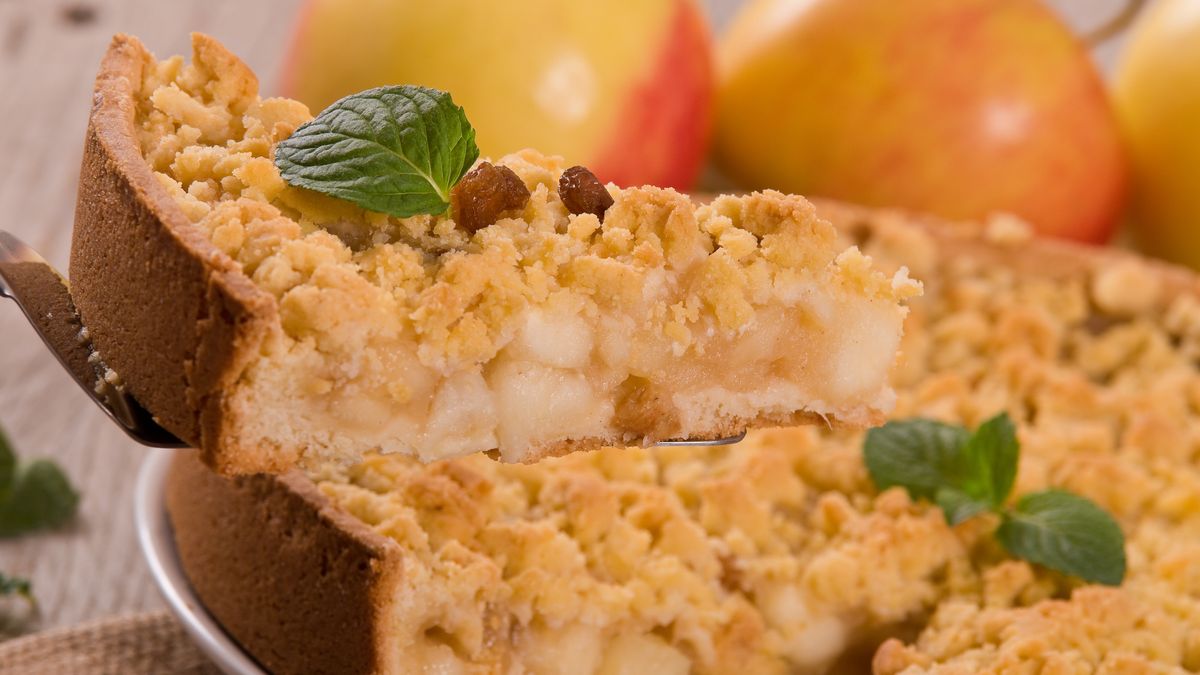 Jesienią nie może zabraknąć szarlotki na kruchym cieście 