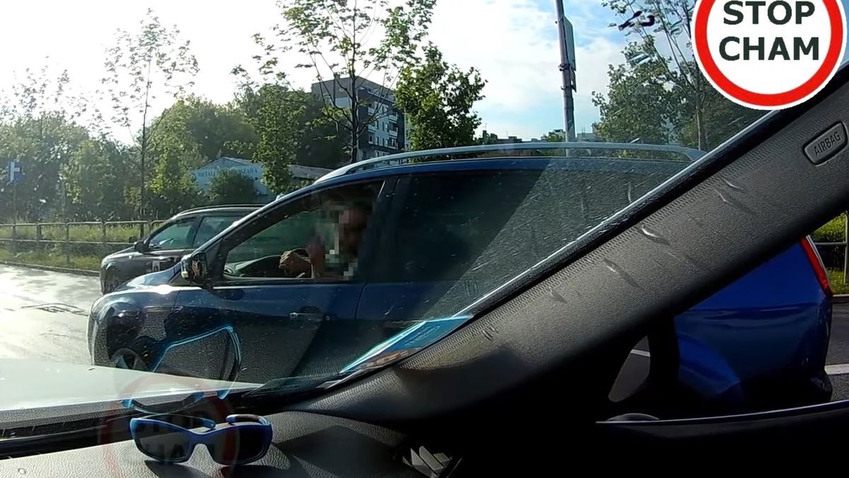 Agresja na ulicach Warszawy. Myślał, że jak użyje kierunkowskazu, to ma pierwszeństwo 