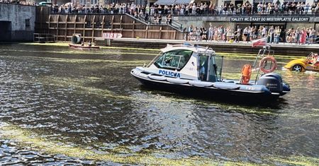 Tragedia w centrum Gdańska. Chłopak chciał wyłowić telefon