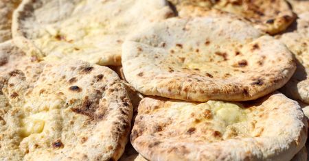 Robię ciasto na pierogi, ale nie nakładam farszu. W mig mam pyszne placuszki