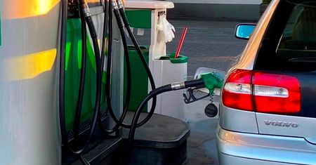 Pozornie lepsze paliwo. Mechanik przestrzega przed używaniem