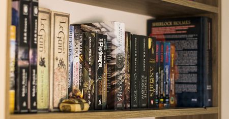 Masz te książki w domowej biblioteczce? W antykwariacie zgarniesz za nie krocie