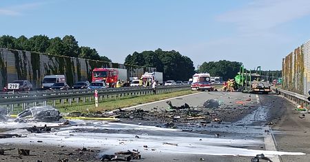 Śmiertelny wypadek na S8 pod Łodzią. Po zderzeniu wybuchł pożar