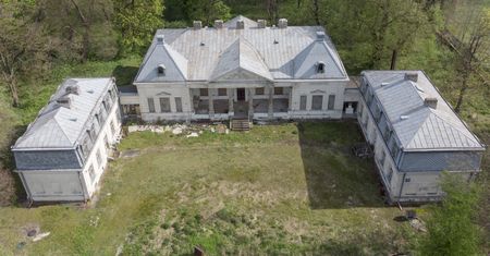 Pałac Brühla na Młocinach na sprzedaż. Cena owiana tajemnicą