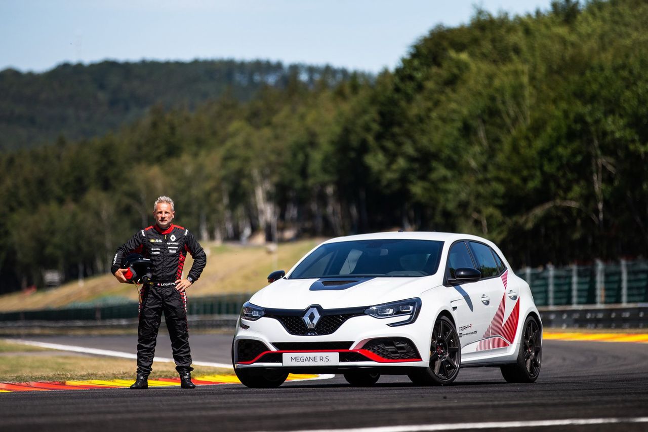 Renault Megane RS Trophy-R zmiażdżyło Civica Type-R na torze Spa