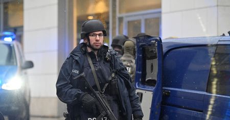 Strzały w Dreźnie. Uzbrojony mężczyzna wziął zakładników