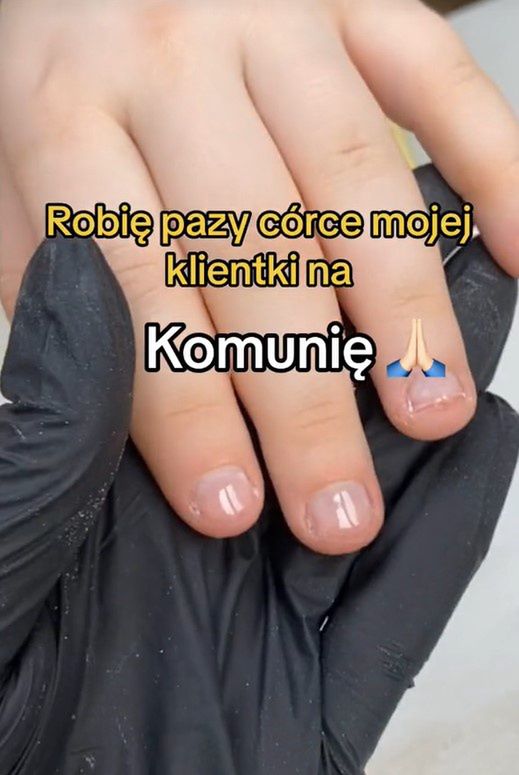 Propozycja ozdobienia paznokci z okazji pierwszej komunii świętej