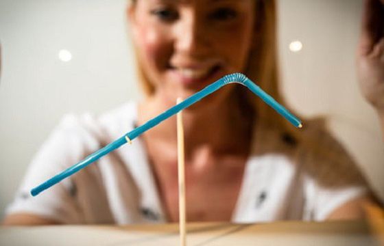 IKEA wystawą w Muzeum Designu w Londynie żegna się z plastikowymi słomkami