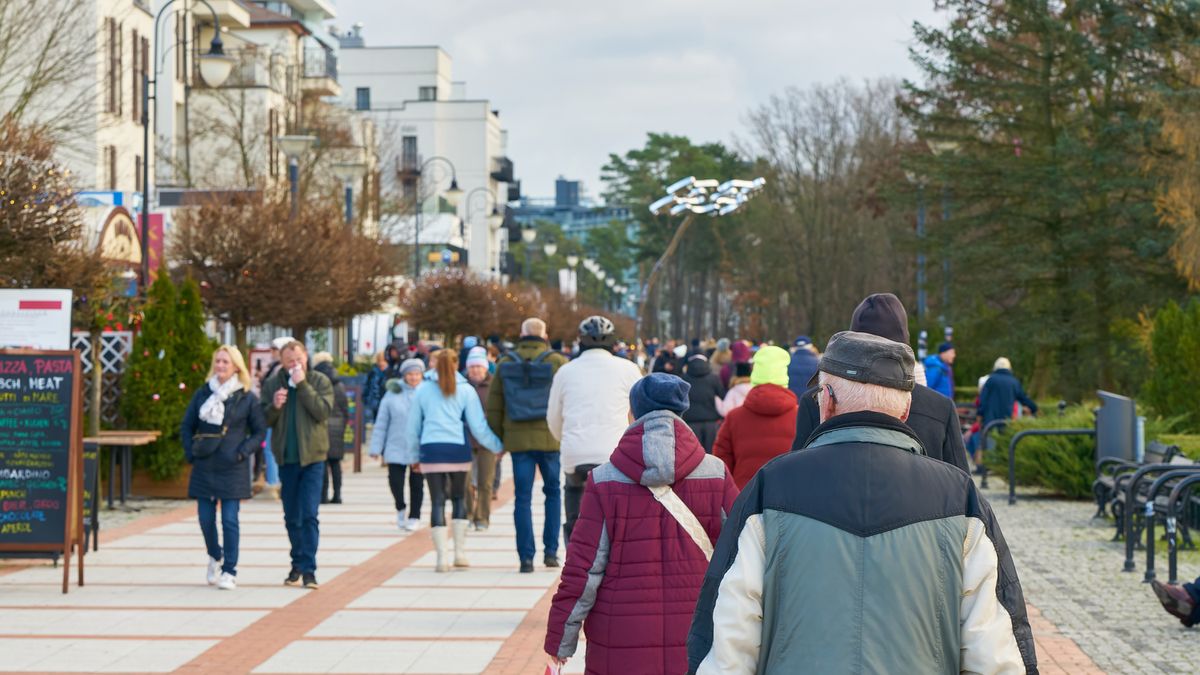 Tłumy na promenadzie w Świnoujściu