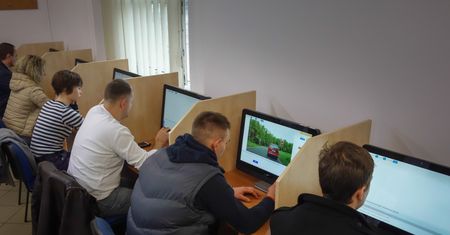 Egzamin teoretyczny obowiązkowy dla wszystkich. Służy "odświeżeniu" wiedzy