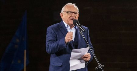Błaszczak właściwym człowiekiem? Miller o głowie Kaczyńskiego