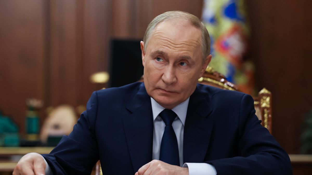 Russian President Vladimir Putin meets with Lugansk People's Republic head Leonid Pasechnik at the Kremlin in Moscow, Russia, 23 September 2025. EPA/ALEXANDER KAZAKOV / SPUTNIK / KREMLIN POOL MANDATORY CREDIT Dostawca: PAP/EPA.