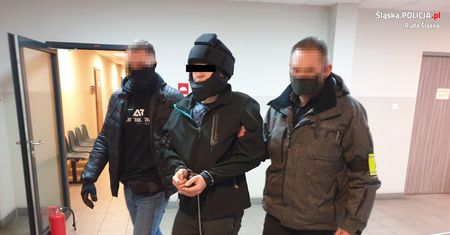 Morderstwo w Rudzie Śląskiej. Zatłukł ciotkę kostką brukową. Jej córka cudem ocalała