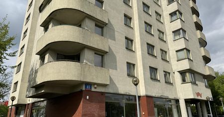 Dziewczynki wyskoczyły przez okno domu dziecka. Niepokojący wpis
