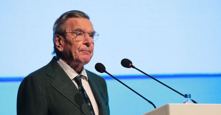 Były kanclerz na rosyjskim przyjęciu. Są konsekwencje