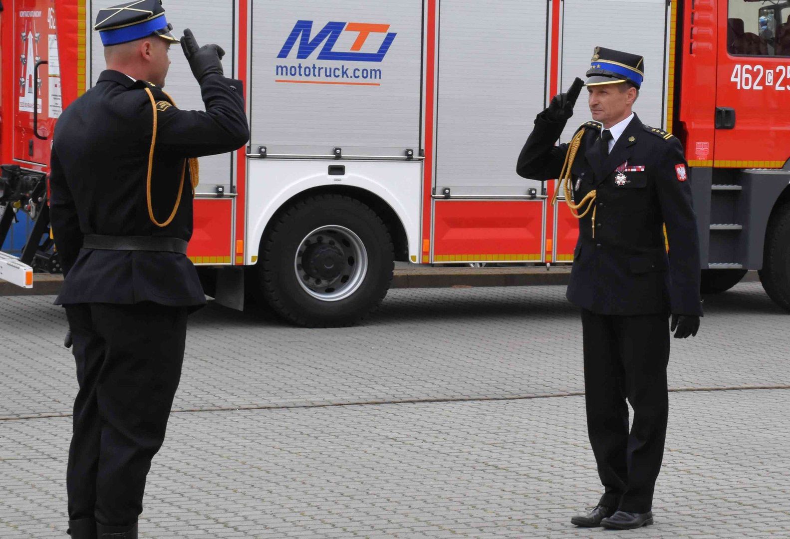 22. 05. 2025. Dzień Strażaka w Komendzie Powiatowej Państwowej Straży Pożarnej w Inowrocławiu. Wyróżniający się strażacy otrzymali akty nominowania na wyższe stopnie służbowe. Wyróżniono ich odznaczeniami i nagrodami. Przedstawicielom władz samorządowych z terenu powiatu inowrocławskiego oraz jednostkom OSP wręczono medale oraz dyplomy z okazji 30-lecia Krajowego Systemu Ratowniczo-Gaśniczego
Fot. Dominik Fijałkowski/Polska Press