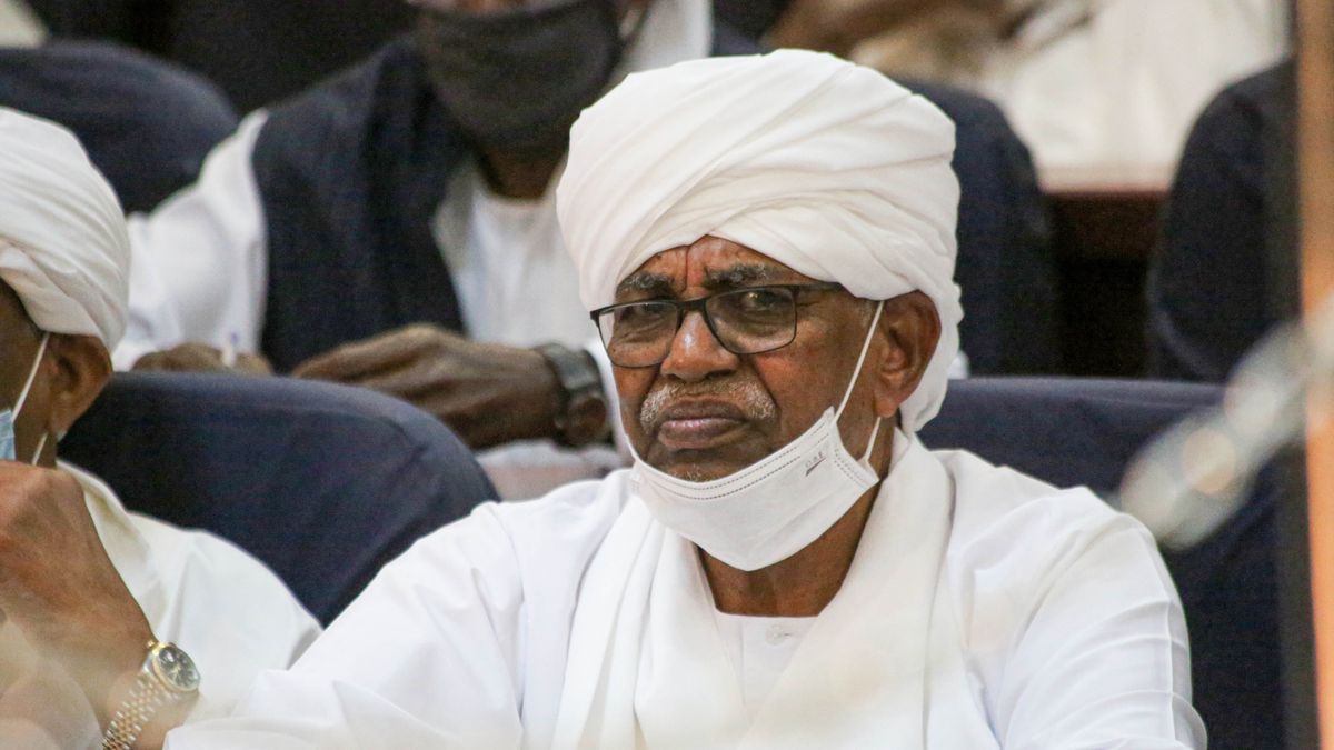 KHARTOUM, SUDAN - JANUARY 11: Sudanese ousted president Omar al-Bashir appears during his trial along with others over the 1989 military coup that brought them to power, at Special court established in the Officer Training Institute in Khartoum, Sudan on January 11, 2022. (Photo by Mahmoud Hjaj/Anadolu Agency via Getty Images)