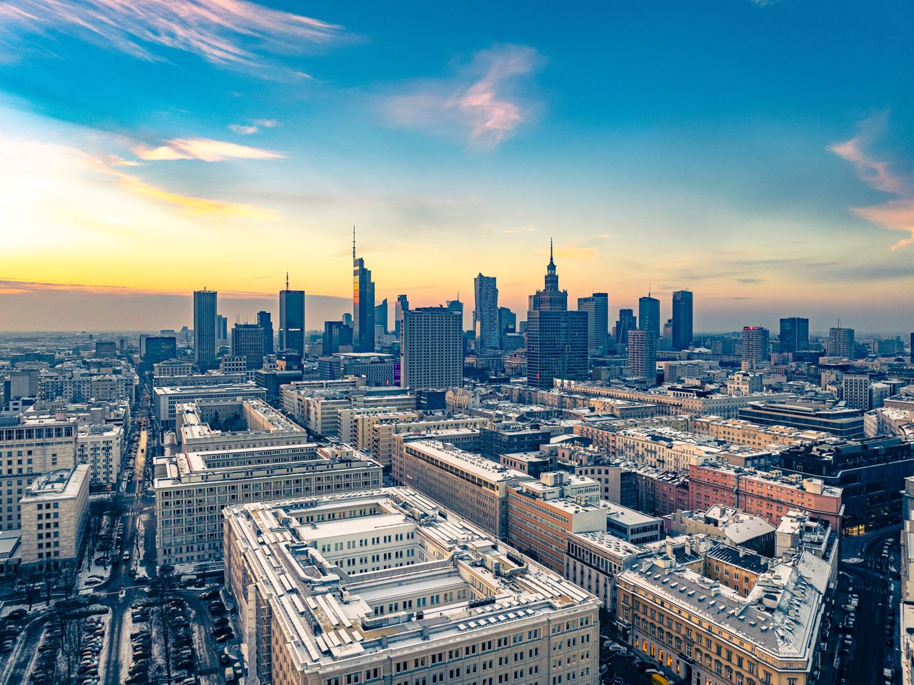 Cudzoziemcy chcą mieszkać na Mazowszu. Liczba wniosków o pobyt stały kilkukrotnie wyższa niż w innych regionach