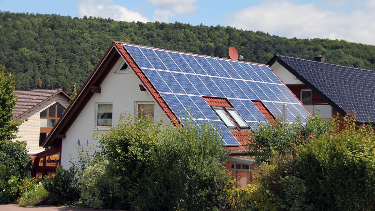 Panele fotowoltaiczne na dachu. Fotowoltaika domowa stale się rozwija