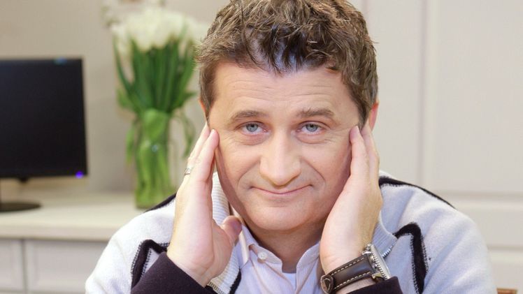 Janusz Palikot zabrał swoje nastoletnie dzieci na uroczyste przekazanie WÓDKI Lechowi Wałęsie