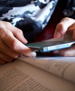 Zakaz telefonów w szkołach od września 2023? Minister Edukacji odpowiada