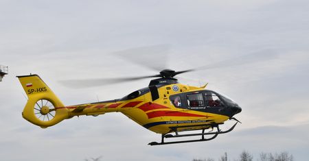 Trzylatek wypadł z okna. Śmigłowiec LPR zabrał go do szpitala